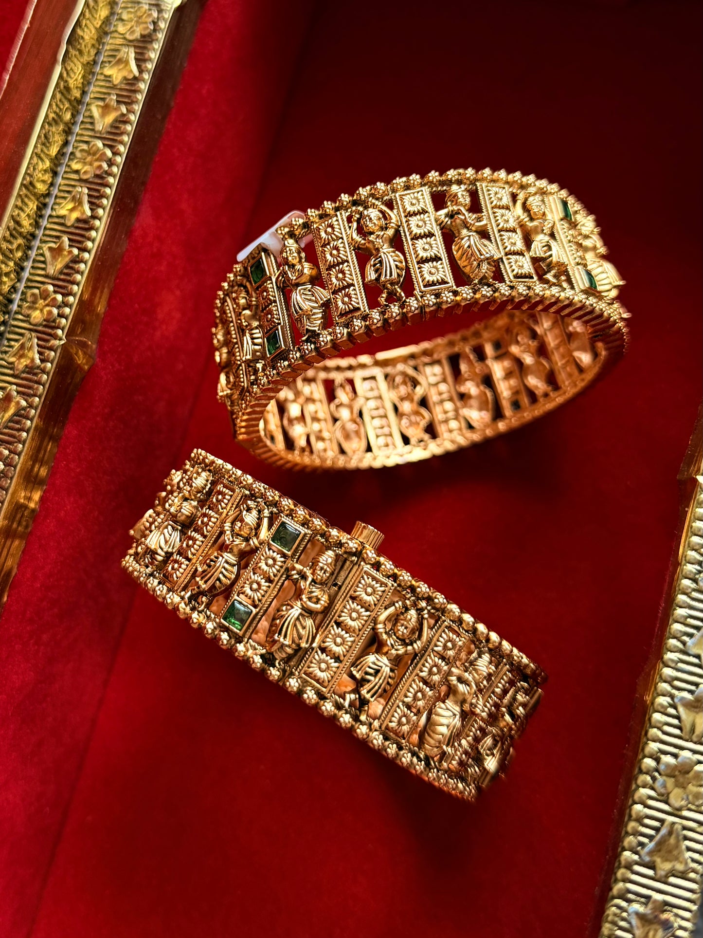 Dancing Statues Bangle
