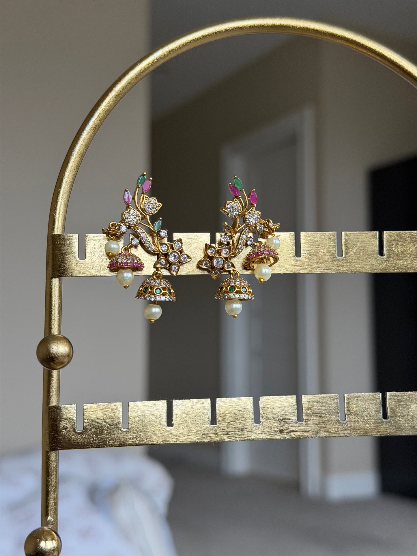 Madhavi Jhumka